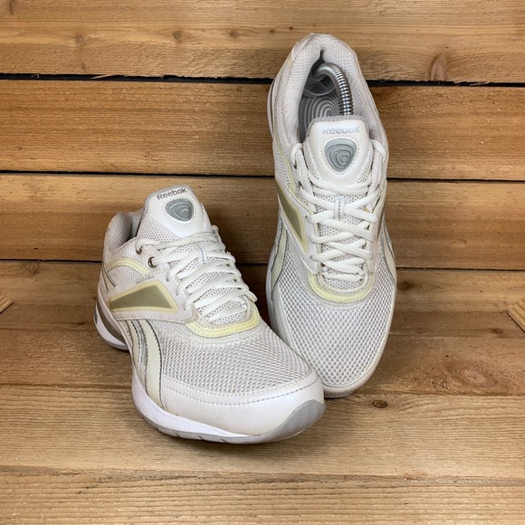 womens walking shoes size 9